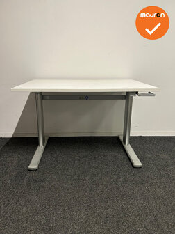 Aluforce Pro 150M tweedehands zit-sta bureau - Slinger verstelbaar - 120x80cm - Inclusief Wit melamine blad  - Zilvergrijs onde