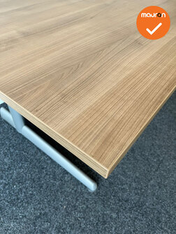 Ahrend 500 handmatig verstelbaar bureau - Kersen Havana Melamine - 160x80 - zilvergrijs onderstel