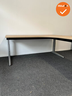 Ahrend Essa hoekbureau - Handmatig verstelbaar - 180x200cm - Bladkleur naar keuze - Zilvergrijs onderstel - Inclusief aanzetstu