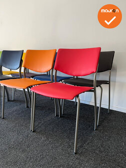 Ahrend 460 vergaderstoel - grijs onderstel - kunstleer - set van 8 gekleurde stoelen 