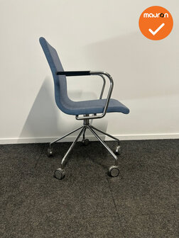 Vergaderstoel Skandiform - Blauw gestoffeerd - op wielen