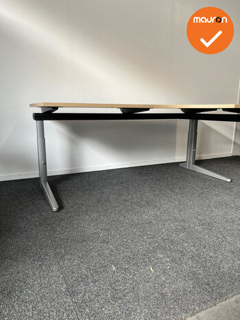 Ahrend Essa hoekbureau - Handmatig verstelbaar - 180x120cm - Bladkleur naar keuze - Zilvergrijs onderstel 