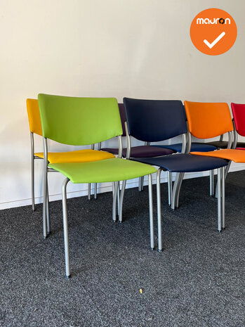 Ahrend 460 vergaderstoel - grijs onderstel - kunstleer - set van 8 gekleurde stoelen 