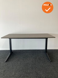 Ahrend Essa bureau - 160x80cm - Vaste poten - Zwart onderstel - Met nieuw blad in kleur naar keuze