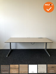 Ahrend 500 handmatig verstelbaar bureau - Grijs Eiken trespa volkern - 180x90cm - Zilvergrijs onderstel - Inclusief stekkerdoos 