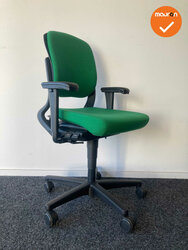 Ahrend 230 bureaustoel - refurbished - medium rug - groene  stoffering - kleur voetkruis naar keuze