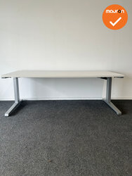 Steelcase Bureau - Slinger verstelbaar - 180x80 - zilvergrijs onderstel